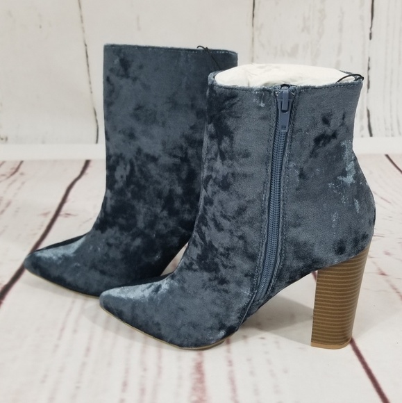 Blue Crushed Velvet Pointed Toe Heeled Boo… - Picture 2 of 6
